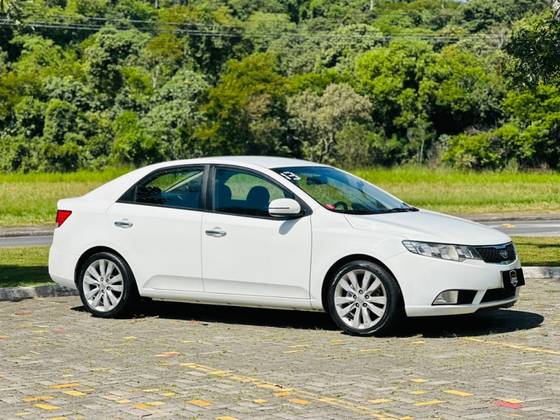 KIA CERATO 1.6 E.222 SEDAN 16V GASOLINA 4P AUTOMÁTICO